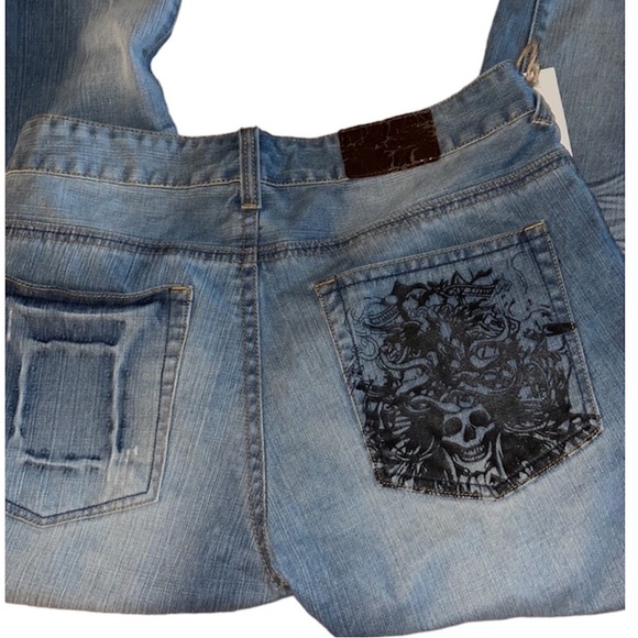 M. Gordon distressed men’s jeans with Skull design on back pocket 34 X 34 - Picture 3 of 15